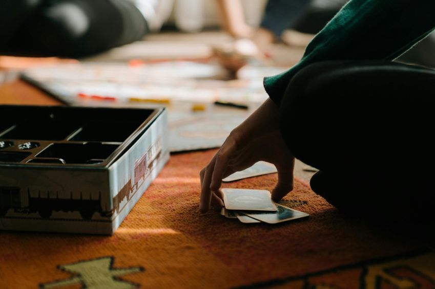 Taco é uma das opções de jogos de cartas para curtir com as crianças nas férias / Pexels/Cottonbro Studio