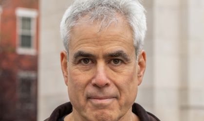 País está polarizado, mas todos têm filhos, diz Jonathan Haidt à CNN