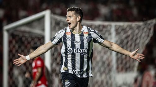 Julio Furch comemora gol pelo Santos