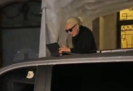 Lady Gaga dá spoiler de novo álbum em frente a hotel em Paris; ouça