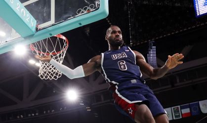 LeBron James em jogo contra a Sérvia na Olimpíada de Paris