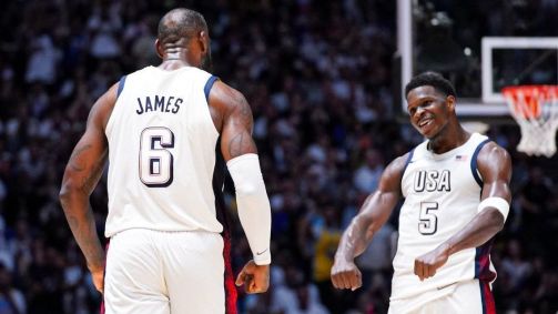 LeBron James e Anthony Edwards em amistoso da seleção americana de basquete