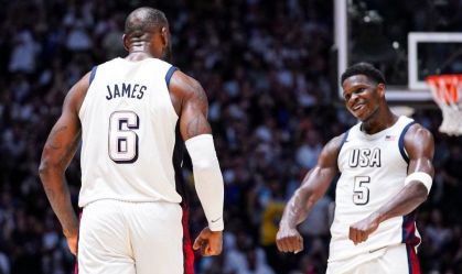 LeBron James e Anthony Edwards em amistoso da seleção americana de basquete