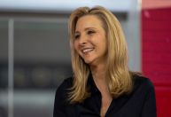Lisa Kudrow revela o que a deixava "realmente brava" no set de "Friends"