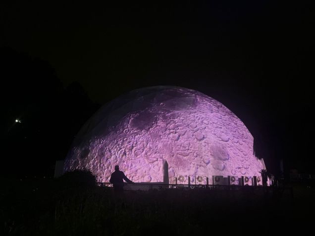 Detalhe do cenário da gravação do projeto "Luan Ao Vivo na Lua" (Crédito: Reprodução)