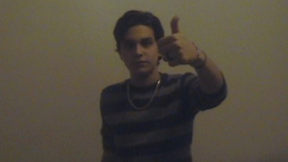 Com fotos de uma câmera antiga que seu pai encontrou, o artista mostrou cenas de quando tinha 17 anos