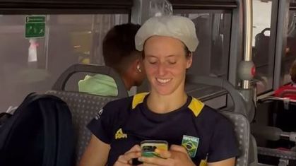 Luisa Stefani usou bolsa de gelo para diminuir o calor