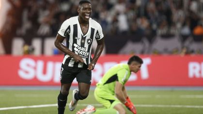Luiz Henrique comemora o gole marcado pelo Botafogo contra o Internacional