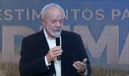 Presidente Lula durante discurso em Diadema