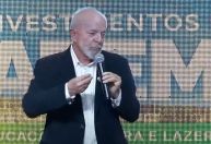 Lula comemora resultados das eleições na França: 