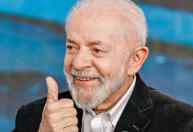 Lula volta a responder mensagens após quatro dias de internação