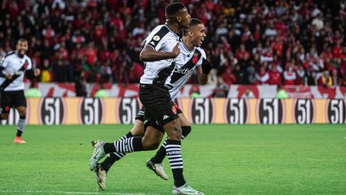 Lyncon, de 19 anos, comemora seu primeiro gol como profissional do Vasco