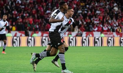 Lyncon, de 19 anos, comemora seu primeiro gol como profissional do Vasco