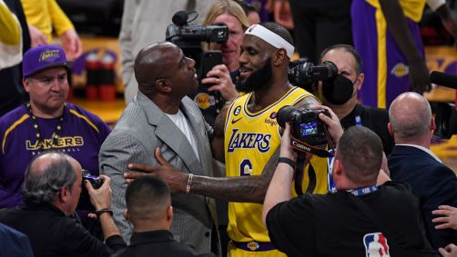 Magic Johnson e LeBron James em jogo dos Lakers