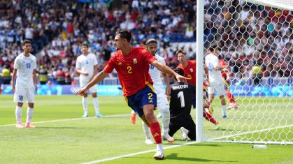 Marc Pubill celebra gol da Espanha na Olimpíada