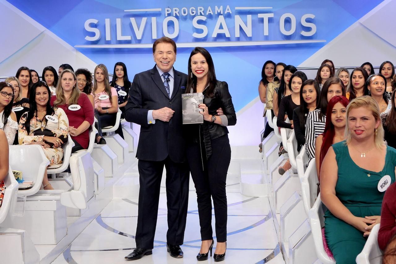 A biógrafa Márcia Batista no programa Silvio Santos