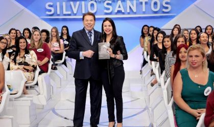 A biógrafa Márcia Batista no programa Silvio Santos