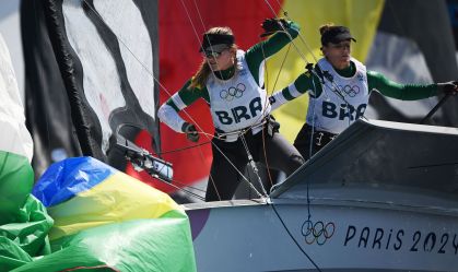 Dupla brasileira se complica na busca por medalhas na vela feminina