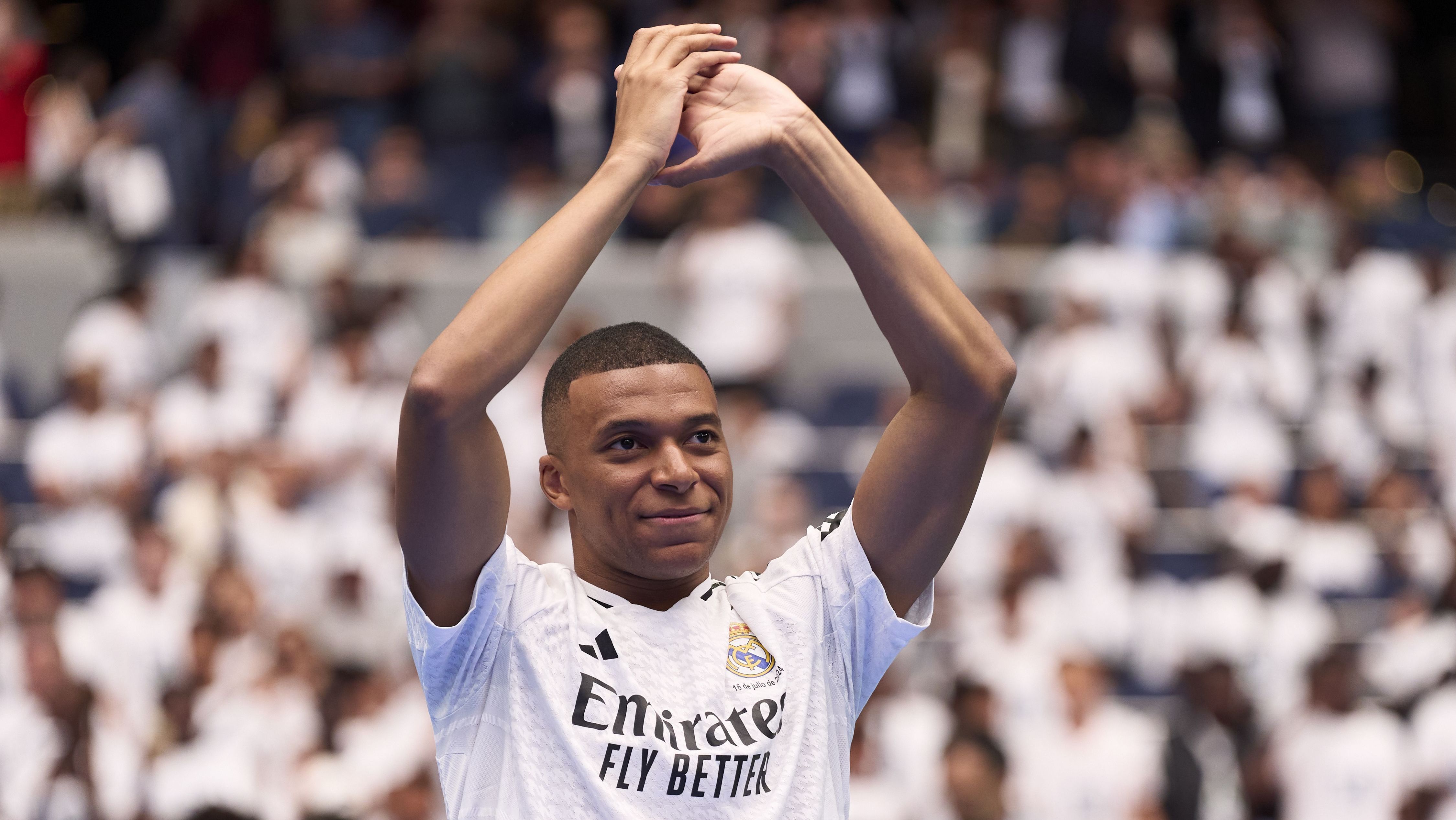 Mbappé foi apresentado pelo Real Madrid aos torcedores no Santiago Bernabéu