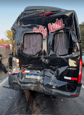 Van de Melody fica destruída após acidente /