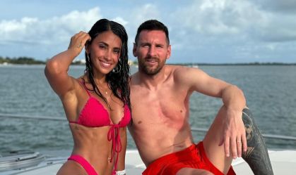 Messi e Antonela em passeio de lancha em Miami