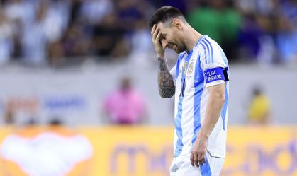 Governo da Argentina solicita que Messi e AFA se retratem por cantos racistas