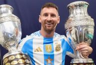 Messi ultrapassa Daniel Alves e se torna jogador com mais títulos na história