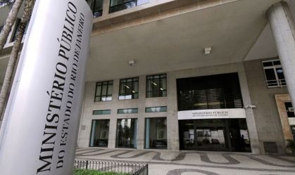 Policial aposentado é preso por corrupção em delegacia no Rio