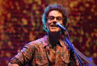Nando Reis lança álbum de inéditas com quatro discos: "Vou contra a maré"