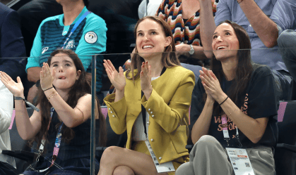 Natalie Portman esteve na plateia da competição que garantiu medalha de prata para o Brasil