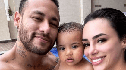 Neymar com Mavie e Bruna Biancardi na piscina