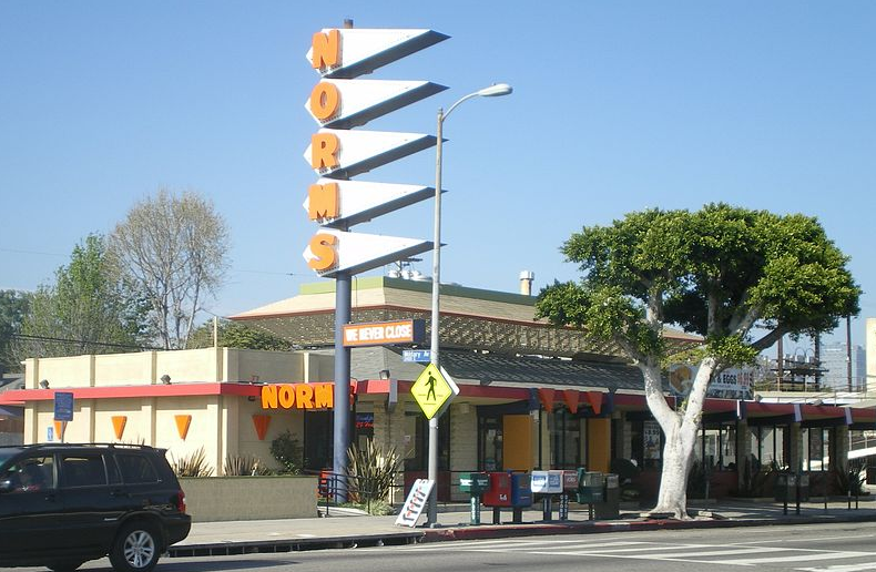 Norm's Restaurant em Los Angeles / Wikimedia Commons