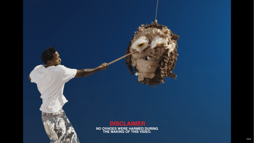 Kendrick Lamar destrói pinhata de coruja, símbolo de Drake, no clipe de "Not Like Us"