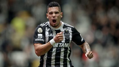 Paulinho comemora gol do Atlético-MG na vitória sobre o São Paulo