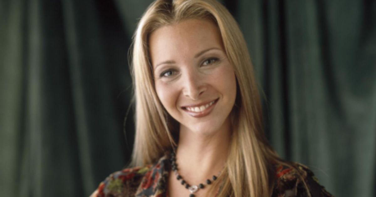 Lisa Kudrow diz que se sentia excluída em “Friends”: “Ninguém se importava”