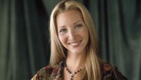 Lisa Kudrow diz que se sentia excluída em "Friends": "Ninguém se importava"