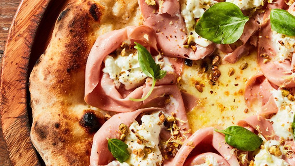 Pizza mistura muçarela e raspas de limão siciliano resulta em combinação das mais saborosas / Divulgação/Bráz Pizzaria