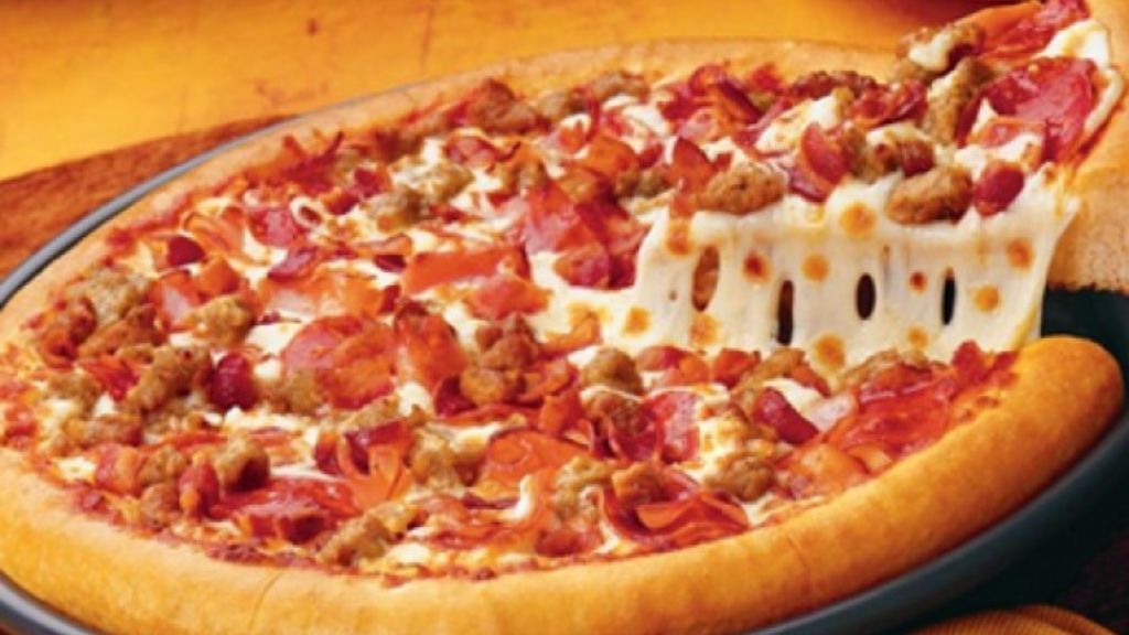 Pizza de calabresa com catupiry e cebola é a certeza de um casamento perfeito de sabores / Divulgação/Pizzeria Castelano