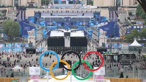 Trocadero enfeitado para a Cerimônia de Abertura