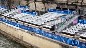 Detalhe das arquibancadas montadas às margens do Rio Sena