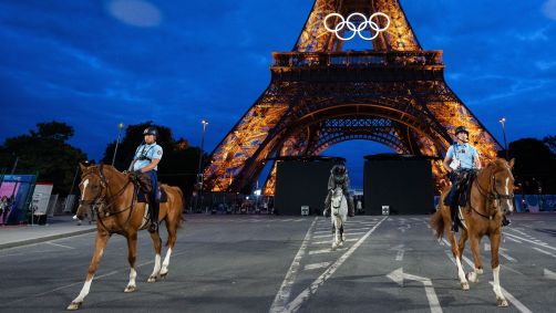 Torre Eiffel sob segurança