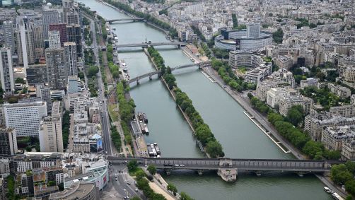 Visão aérea do Rio Sena na véspera da Cerimônia de Abertura de Paris 2024