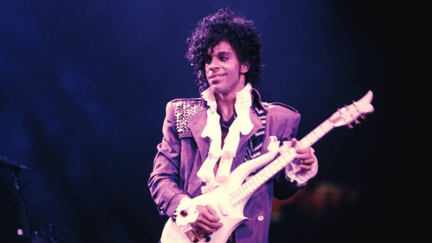 Prince cantando durante a "Purple Rain Tour", em 1984 • Richard E. Aaron/Redferns