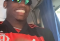 Atacante do Milan posta vídeo com camisa do Flamengo no Rio