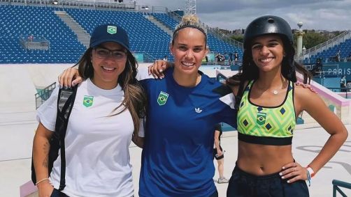 Pâmela Rosa, Gabi Mazetto e Rayssa Leal durante treino na pista do skate street em Paris