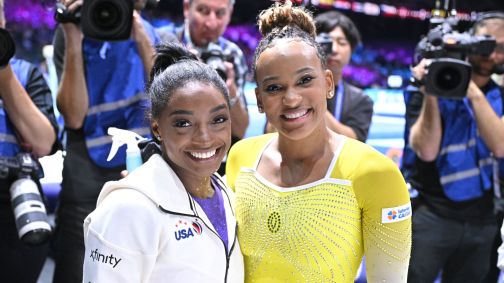 Simone Biles e Rebeca Andrade no Mundial de Ginástica de 2023, na Antuérpia