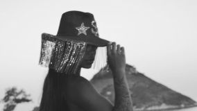 Rebecca vai lançar seu primeiro álbum em agosto