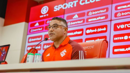 Roger Machado durante apresentação no Internacional