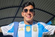 Jogador do Cruzeiro chega para treinar com camisa da Argentina
