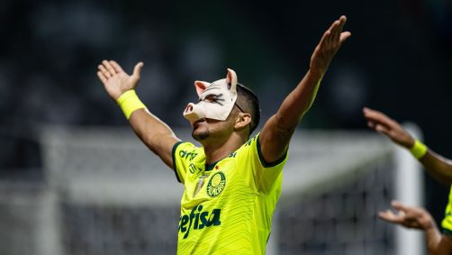 Rony comemora gol sobre o Bahia pela 15ª rodada do Brasileirão